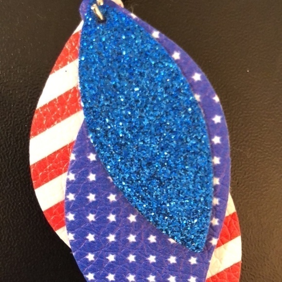 LIGHTWEIGHT Dangle Faux Leather 3 Layer Patriotic Teardrop Earrings - Picture 6 of 9